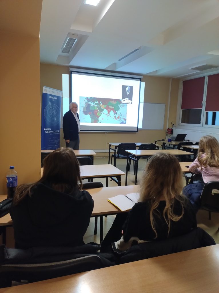 Cykl wykładów popularnonaukowych o promieniowani kosmicznym i projekcie. img 20251211 161009111